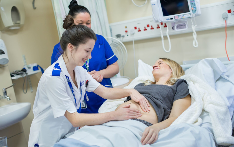 Web Full Screen-Jess May Student Midwife at Hull Women and Childrens Hospital UNI-0737